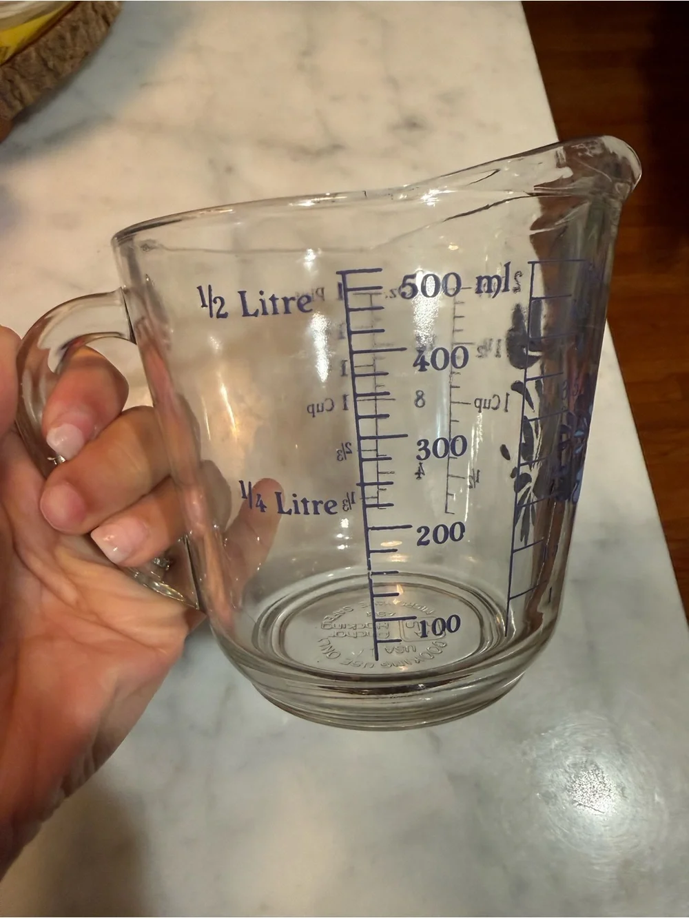 Pflatzgraff Yorktowne Glass Measuring Cup Anchor Hocking 16 oz collectible